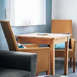 Roussel Restaurant Lägenhet