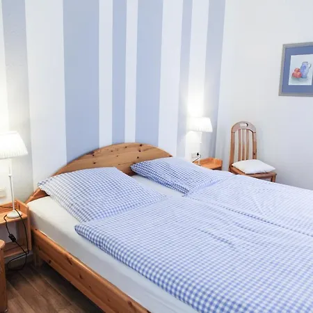 Roussel Restaurant Apartment *
