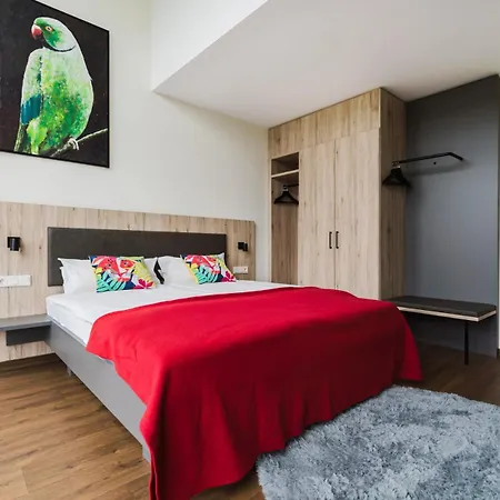 Roussel Restaurant Apartman *