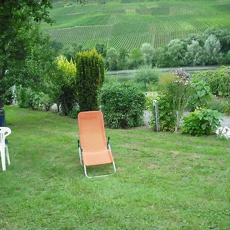 Roussel Restaurant Apartment *