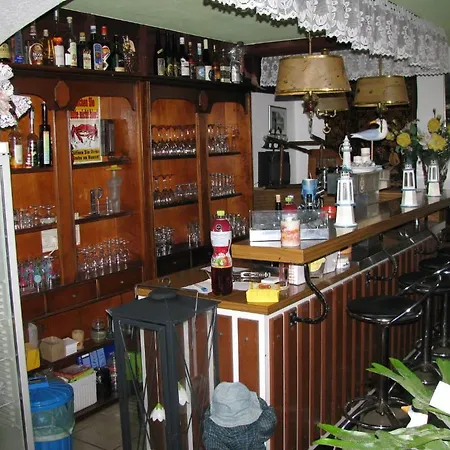 Roussel - Restaurant Apartmán