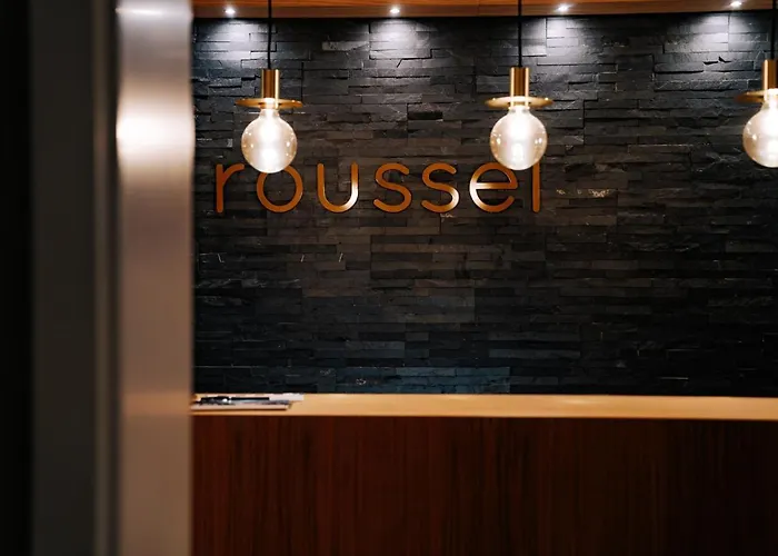 Roussel Restaurant 아파트