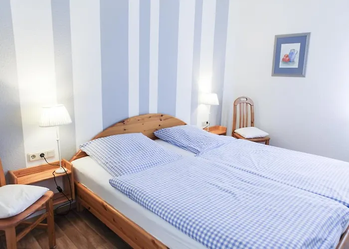 Roussel Restaurant Apartment *