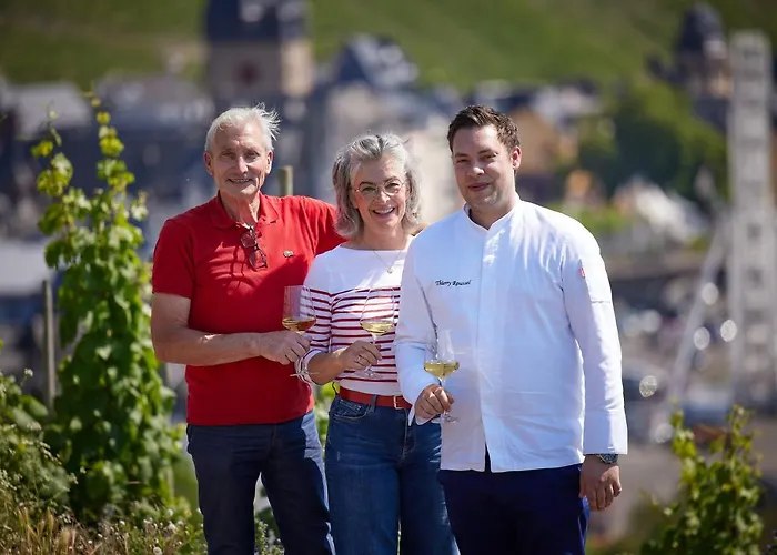 Roussel Restaurant Apartment