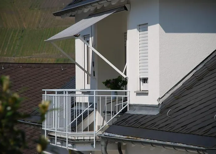 Roussel Restaurant Apartment *