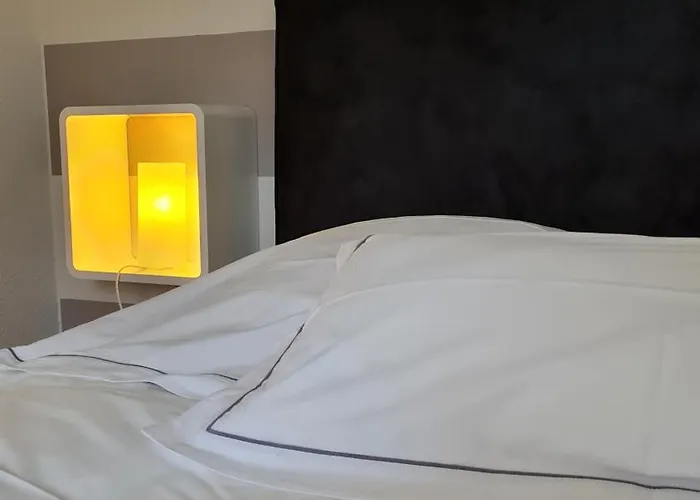 Roussel Restaurant * 베른카슈텔쿠에스