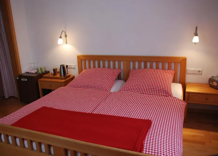 Roussel Restaurant Apartman