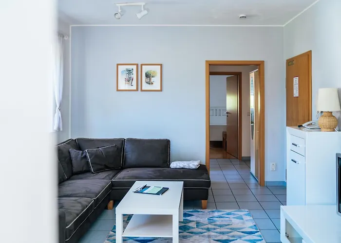 Roussel Restaurant Apartman