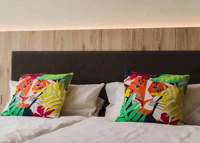 Roussel Restaurant 아파트