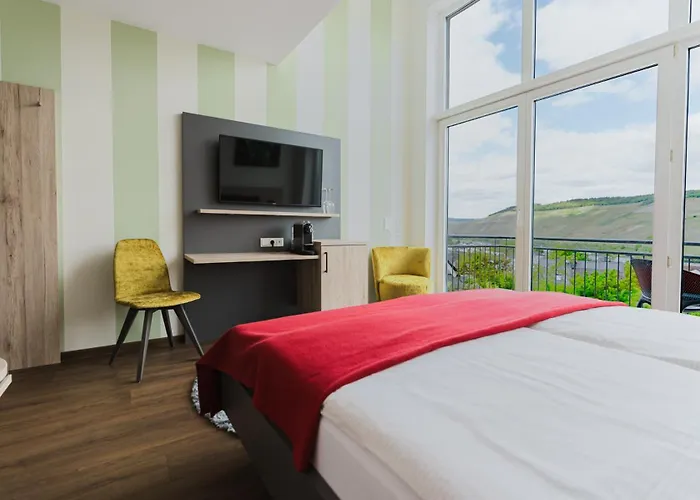 Roussel Restaurant Apartment *