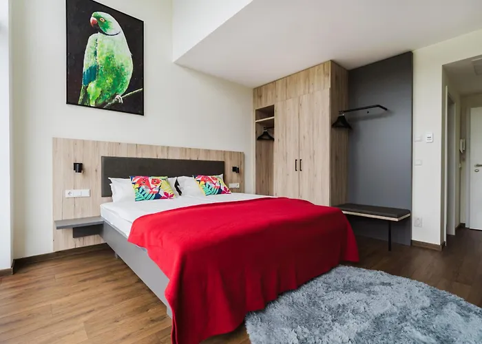 Roussel Restaurant Apartment *