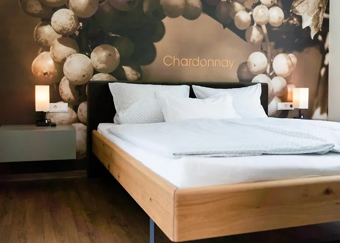 Roussel Restaurant Apartment