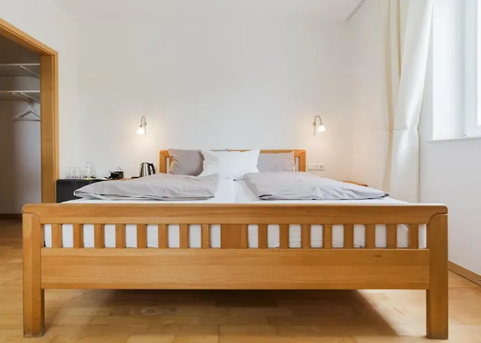 Roussel Restaurant Apartment