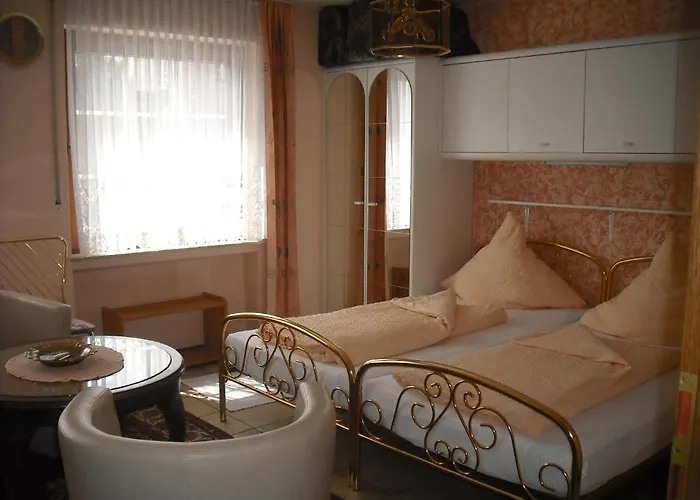 Roussel Restaurant Apartment