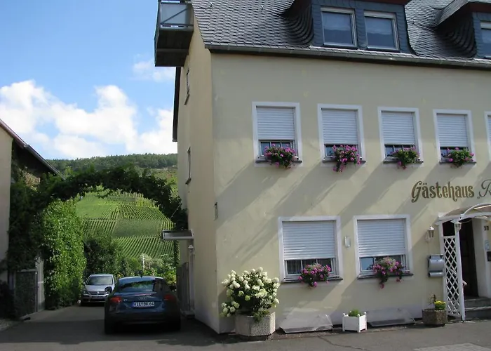 Roussel Restaurant Apartment *