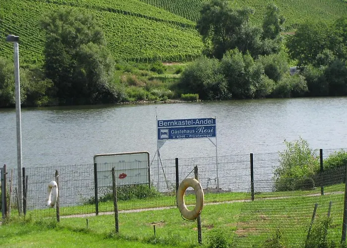 Roussel Restaurant * 베른카슈텔쿠에스